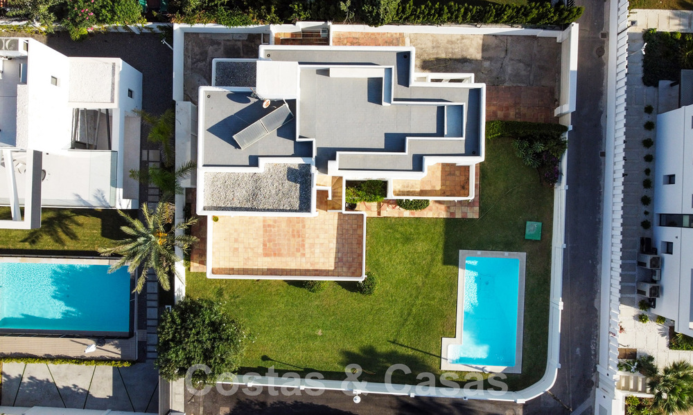Villa a reformar con gran potencial en venta a pocos metros de la playa en una zona popular de Marbella Este 59713