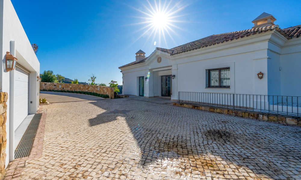 Majestuosa villa de lujo de estilo mediterráneo en venta con impresionantes vistas panorámicas al mar en Marbella - Benahavis 59828