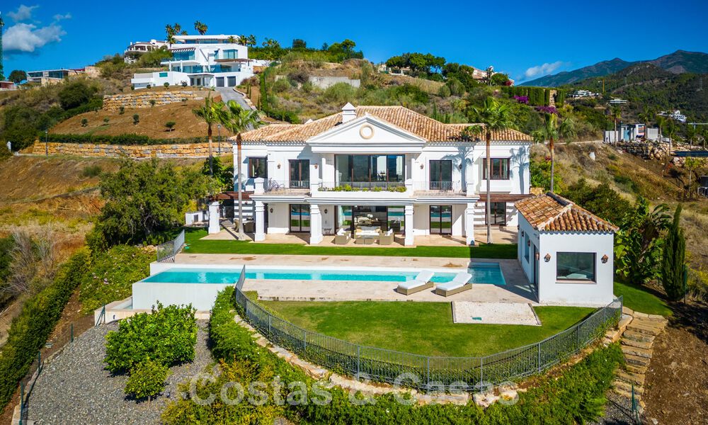 Majestuosa villa de lujo de estilo mediterráneo en venta con impresionantes vistas panorámicas al mar en Marbella - Benahavis 59834