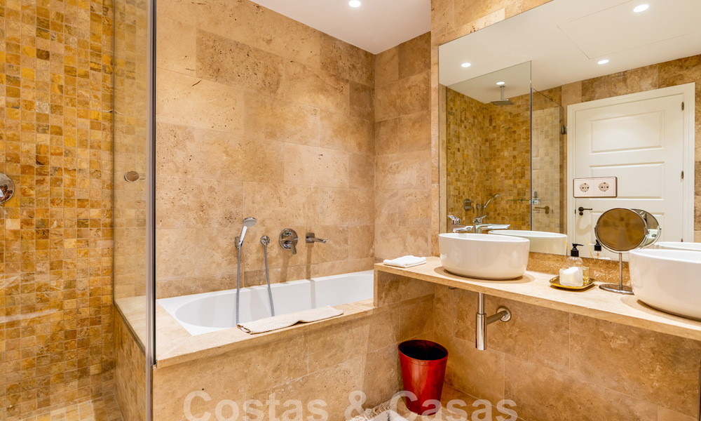 Majestuosa villa de lujo de estilo mediterráneo en venta con impresionantes vistas panorámicas al mar en Marbella - Benahavis 59848