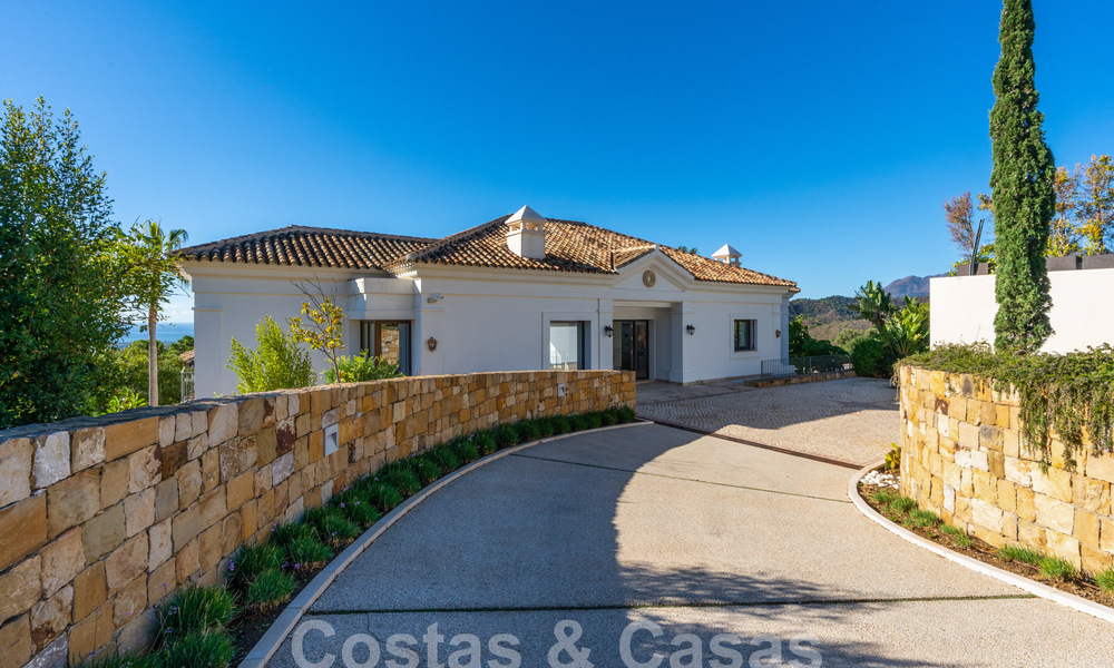 Majestuosa villa de lujo de estilo mediterráneo en venta con impresionantes vistas panorámicas al mar en Marbella - Benahavis 59857
