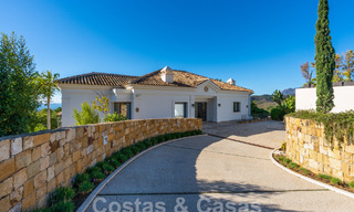 Majestuosa villa de lujo de estilo mediterráneo en venta con impresionantes vistas panorámicas al mar en Marbella - Benahavis 59857 