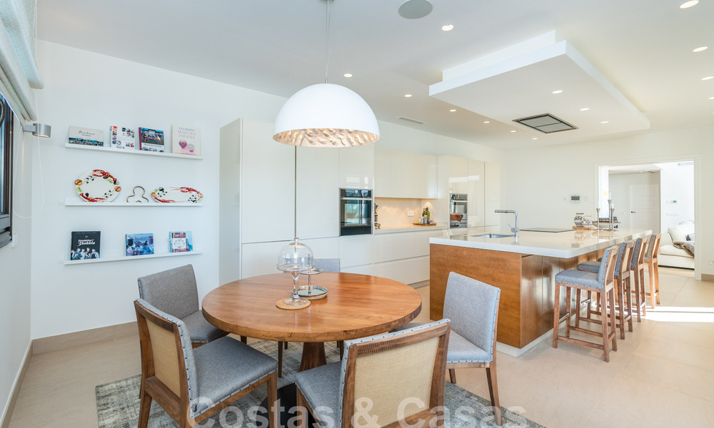 Majestuosa villa de lujo de estilo mediterráneo en venta con impresionantes vistas panorámicas al mar en Marbella - Benahavis 59865