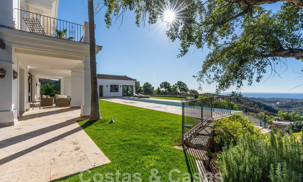 Majestuosa villa de lujo de estilo mediterráneo en venta con impresionantes vistas panorámicas al mar en Marbella - Benahavis 59881