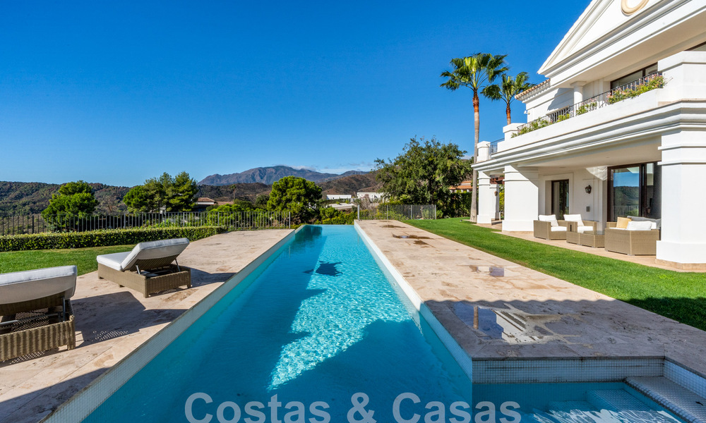 Majestuosa villa de lujo de estilo mediterráneo en venta con impresionantes vistas panorámicas al mar en Marbella - Benahavis 59884