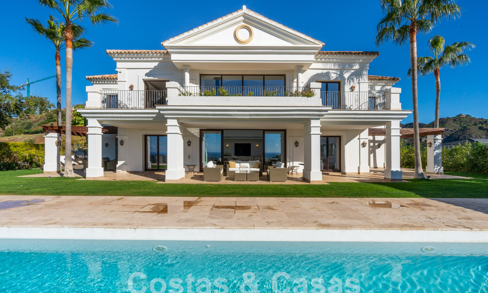 Majestuosa villa de lujo de estilo mediterráneo en venta con impresionantes vistas panorámicas al mar en Marbella - Benahavis 59886