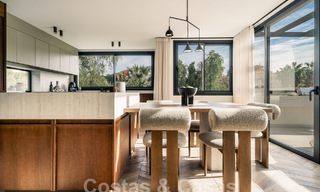Villa de lujo totalmente reformada con vistas al mar en venta en Nueva Andalucia, Marbella 59993 