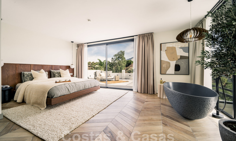 Villa de lujo totalmente reformada con vistas al mar en venta en Nueva Andalucia, Marbella 59998
