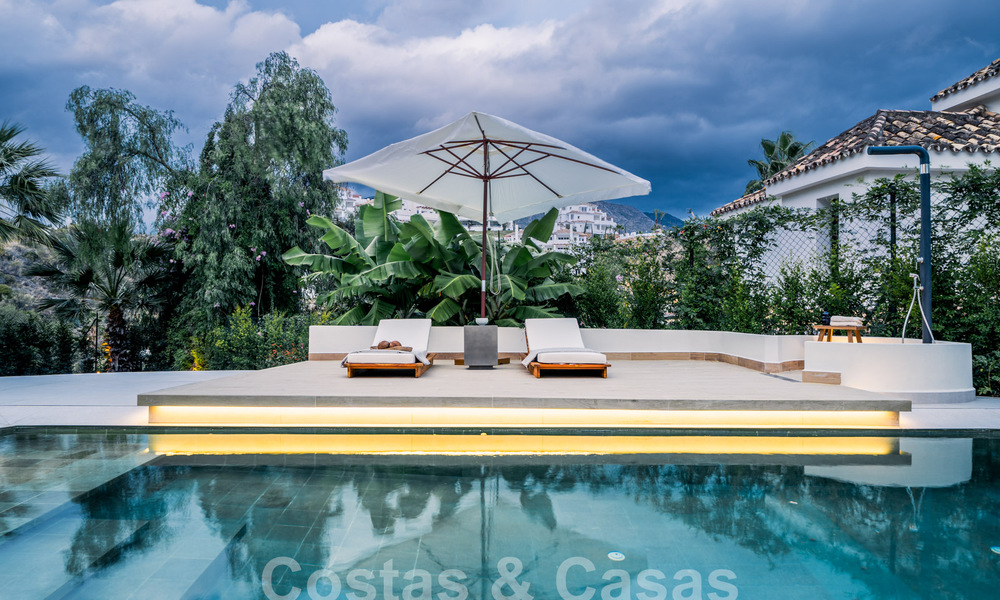 Villa de lujo totalmente reformada con vistas al mar en venta en Nueva Andalucia, Marbella 60010