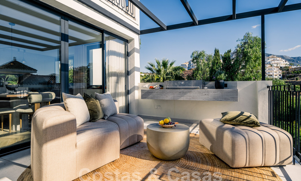 Villa de lujo totalmente reformada con vistas al mar en venta en Nueva Andalucia, Marbella 60015
