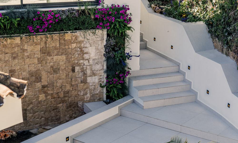 Villa de lujo totalmente reformada con vistas al mar en venta en Nueva Andalucia, Marbella 60017