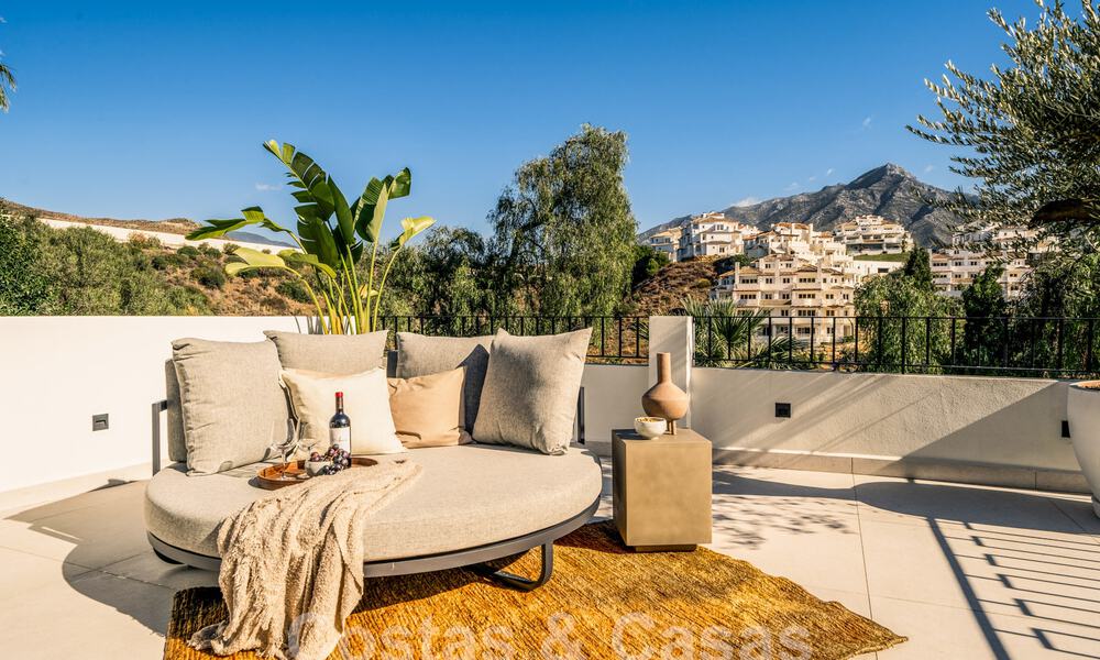 Villa de lujo totalmente reformada con vistas al mar en venta en Nueva Andalucia, Marbella 60024