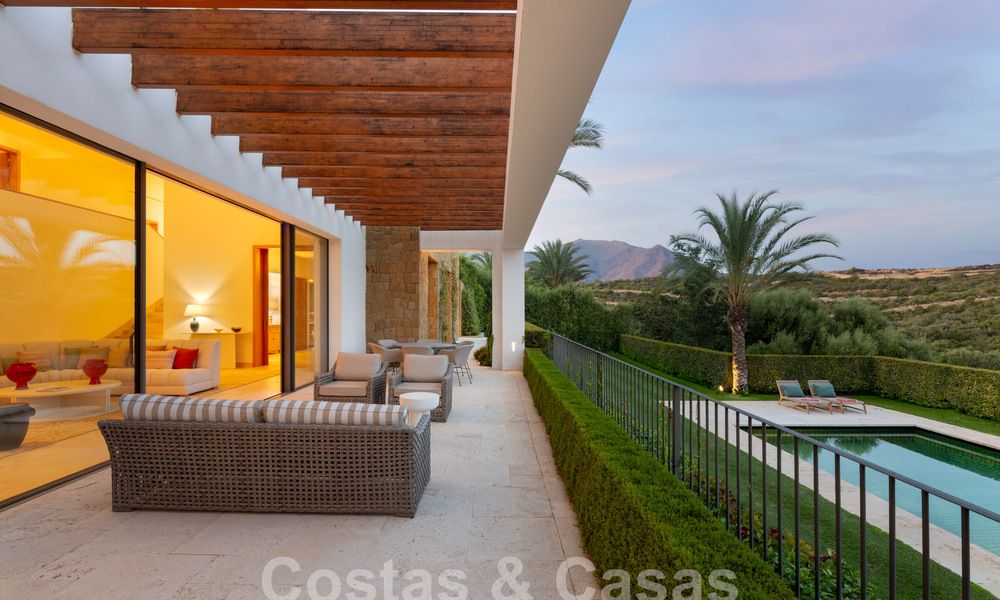 Villa de lujo modernista en venta, en un prestigioso campo de golf de la Costa del Sol 59893