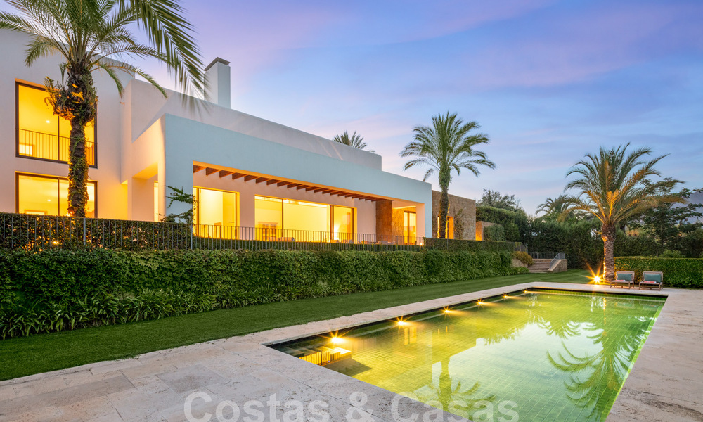 Villa de lujo modernista en venta, en un prestigioso campo de golf de la Costa del Sol 59894