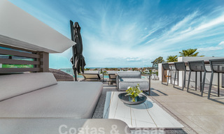 Villa boutique en venta con piscina infinita y vistas panorámicas al mar en Nueva Andalucia, Marbella 59721 