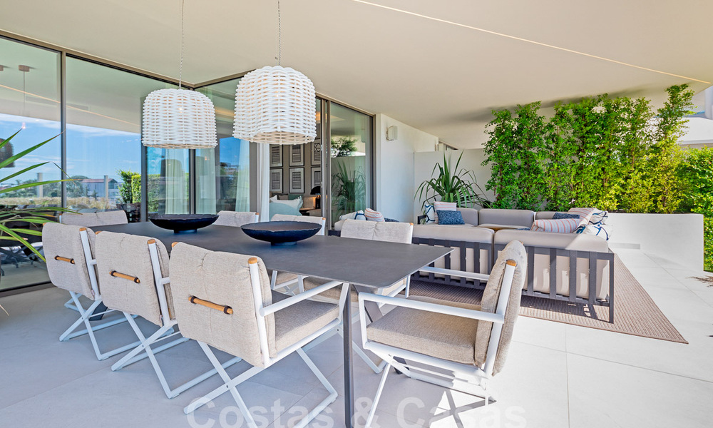 Villa boutique en venta con piscina infinita y vistas panorámicas al mar en Nueva Andalucia, Marbella 59725