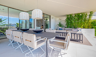 Villa boutique en venta con piscina infinita y vistas panorámicas al mar en Nueva Andalucia, Marbella 59725 