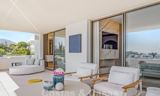 Villa boutique en venta con piscina infinita y vistas panorámicas al mar en Nueva Andalucia, Marbella 59726 