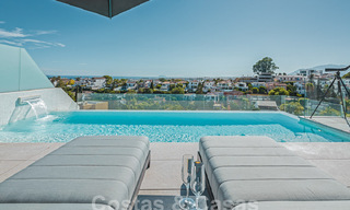 Villa boutique en venta con piscina infinita y vistas panorámicas al mar en Nueva Andalucia, Marbella 59728 