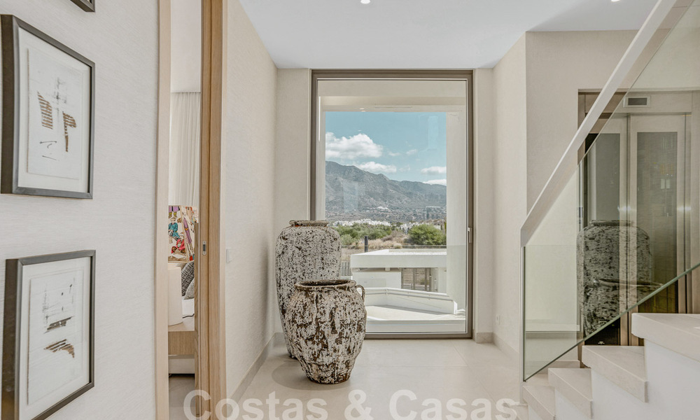 Villa boutique en venta con piscina infinita y vistas panorámicas al mar en Nueva Andalucia, Marbella 59730