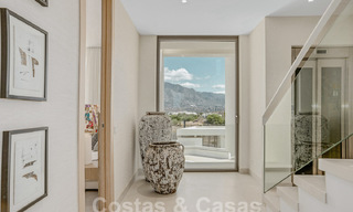 Villa boutique en venta con piscina infinita y vistas panorámicas al mar en Nueva Andalucia, Marbella 59730 