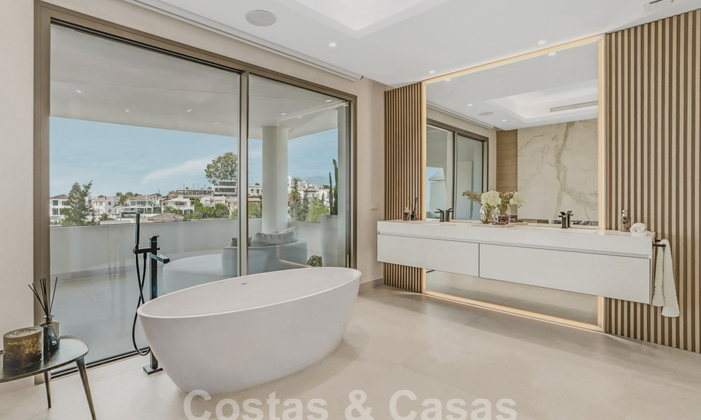 Villa boutique en venta con piscina infinita y vistas panorámicas al mar en Nueva Andalucia, Marbella 59731