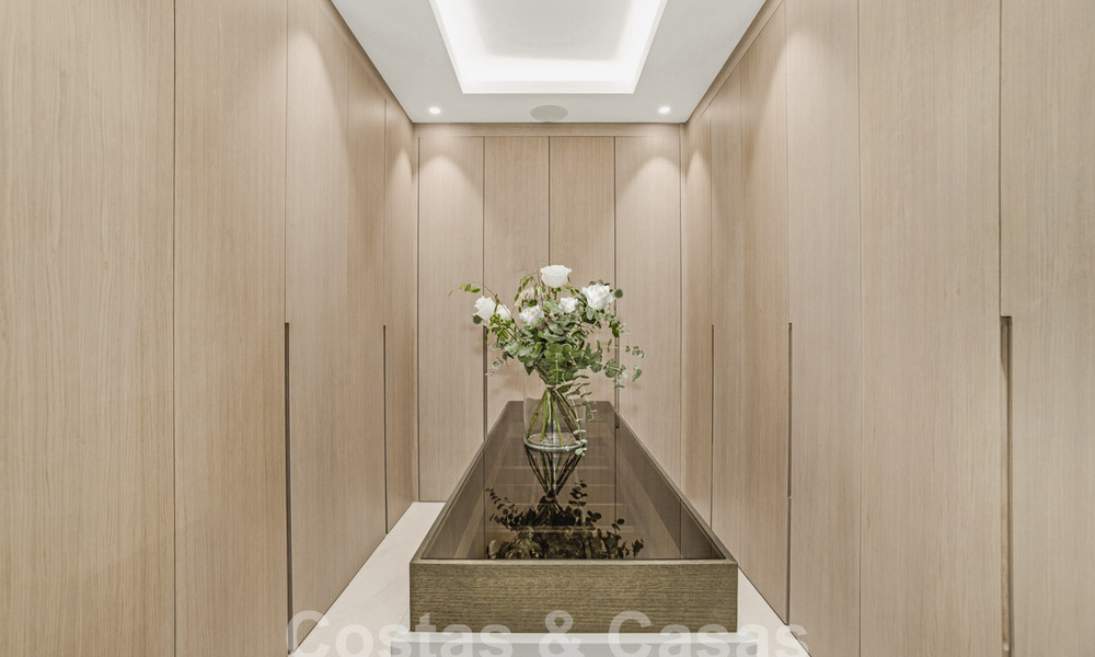 Villa boutique en venta con piscina infinita y vistas panorámicas al mar en Nueva Andalucia, Marbella 59732