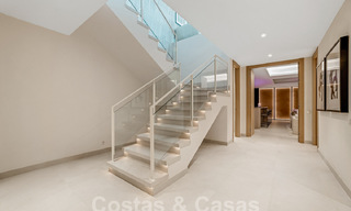 Villa boutique en venta con piscina infinita y vistas panorámicas al mar en Nueva Andalucia, Marbella 59736 