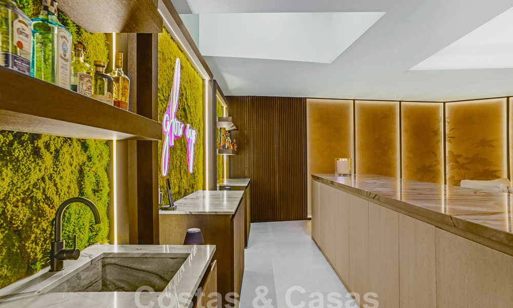 Villa boutique en venta con piscina infinita y vistas panorámicas al mar en Nueva Andalucia, Marbella 59738