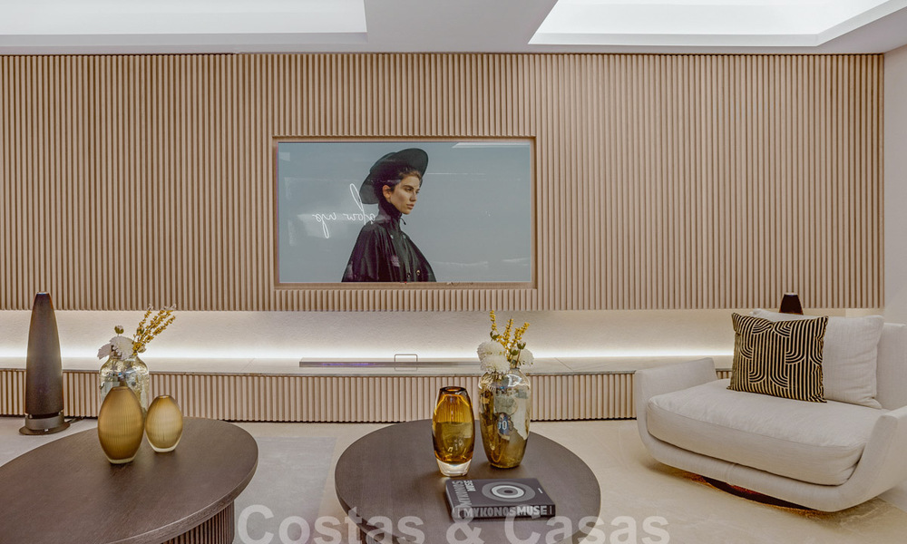 Villa boutique en venta con piscina infinita y vistas panorámicas al mar en Nueva Andalucia, Marbella 59739