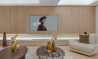 Villa boutique en venta con piscina infinita y vistas panorámicas al mar en Nueva Andalucia, Marbella 59739 