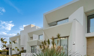 Villa boutique en venta con piscina infinita y vistas panorámicas al mar en Nueva Andalucia, Marbella 59740 