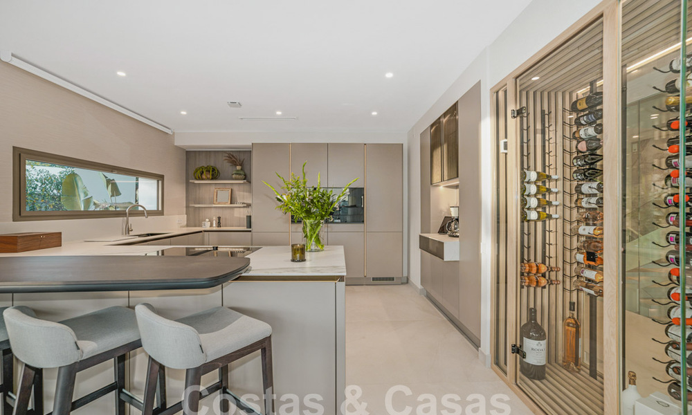 Villa boutique en venta con piscina infinita y vistas panorámicas al mar en Nueva Andalucia, Marbella 59743