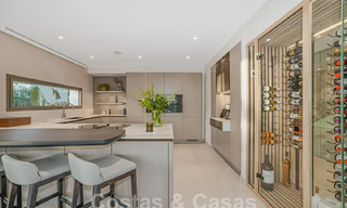 Villa boutique en venta con piscina infinita y vistas panorámicas al mar en Nueva Andalucia, Marbella 59743 