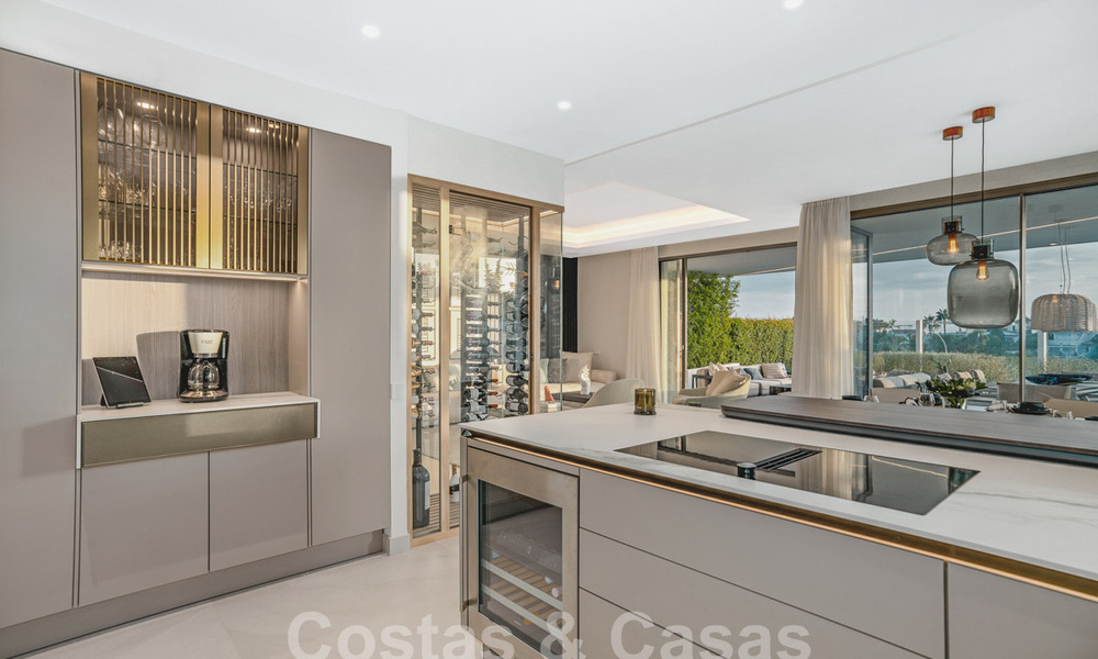 Villa boutique en venta con piscina infinita y vistas panorámicas al mar en Nueva Andalucia, Marbella 59744