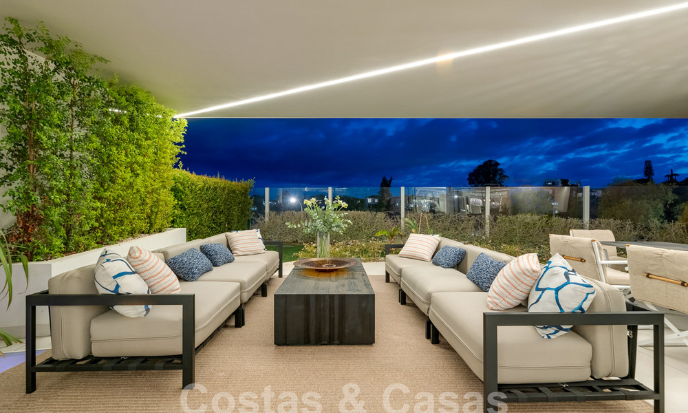 Villa boutique en venta con piscina infinita y vistas panorámicas al mar en Nueva Andalucia, Marbella 59747