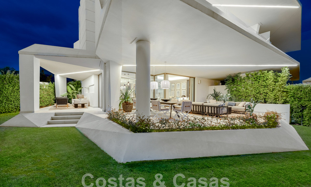 Villa boutique en venta con piscina infinita y vistas panorámicas al mar en Nueva Andalucia, Marbella 59748