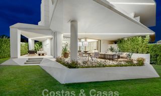 Villa boutique en venta con piscina infinita y vistas panorámicas al mar en Nueva Andalucia, Marbella 59748 