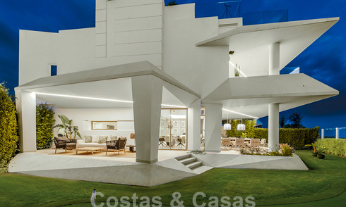 Villa boutique en venta con piscina infinita y vistas panorámicas al mar en Nueva Andalucia, Marbella 59749