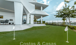 Villa boutique en venta con piscina infinita y vistas panorámicas al mar en Nueva Andalucia, Marbella 59750 