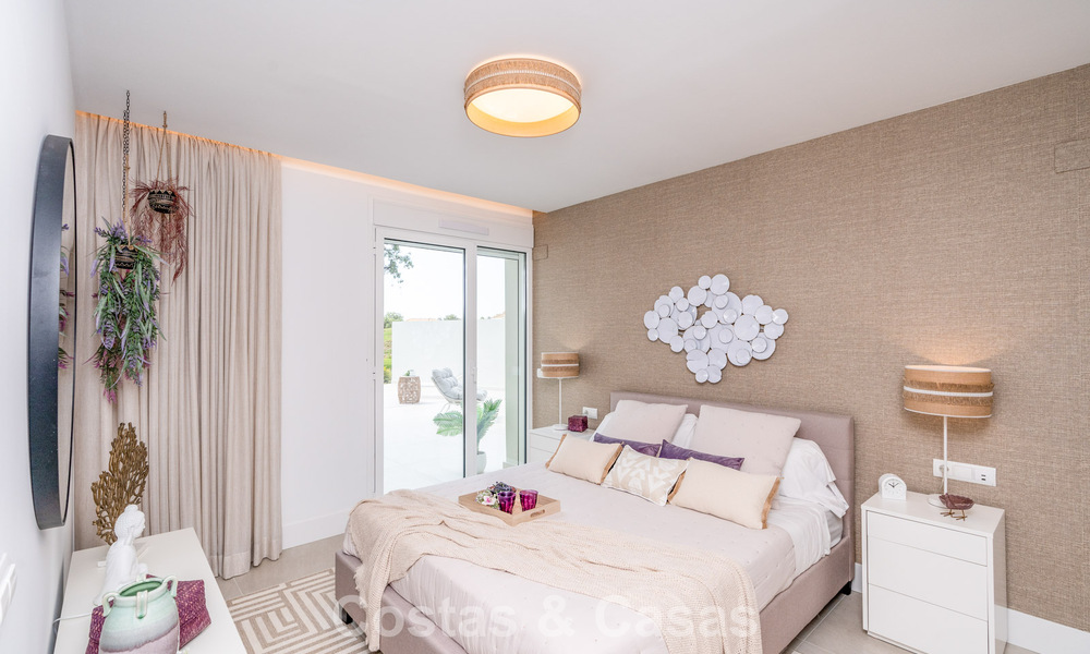 Exclusiva promoción de nuevos apartamentos en primera línea de golf en venta en San Roque, Costa del Sol 60280