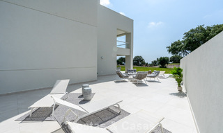 Exclusiva promoción de nuevos apartamentos en primera línea de golf en venta en San Roque, Costa del Sol 60285 