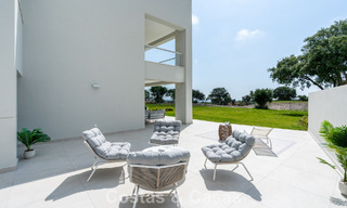 Exclusiva promoción de nuevos apartamentos en primera línea de golf en venta en San Roque, Costa del Sol 60286 