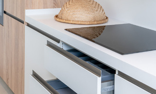 Exclusiva promoción de nuevos apartamentos en primera línea de golf en venta en San Roque, Costa del Sol 60287 