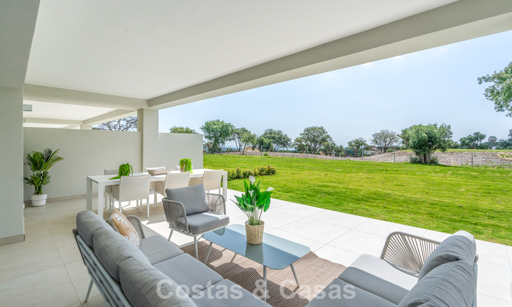 Exclusiva promoción de nuevos apartamentos en primera línea de golf en venta en San Roque, Costa del Sol 60294