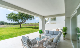 Exclusiva promoción de nuevos apartamentos en primera línea de golf en venta en San Roque, Costa del Sol 60295 
