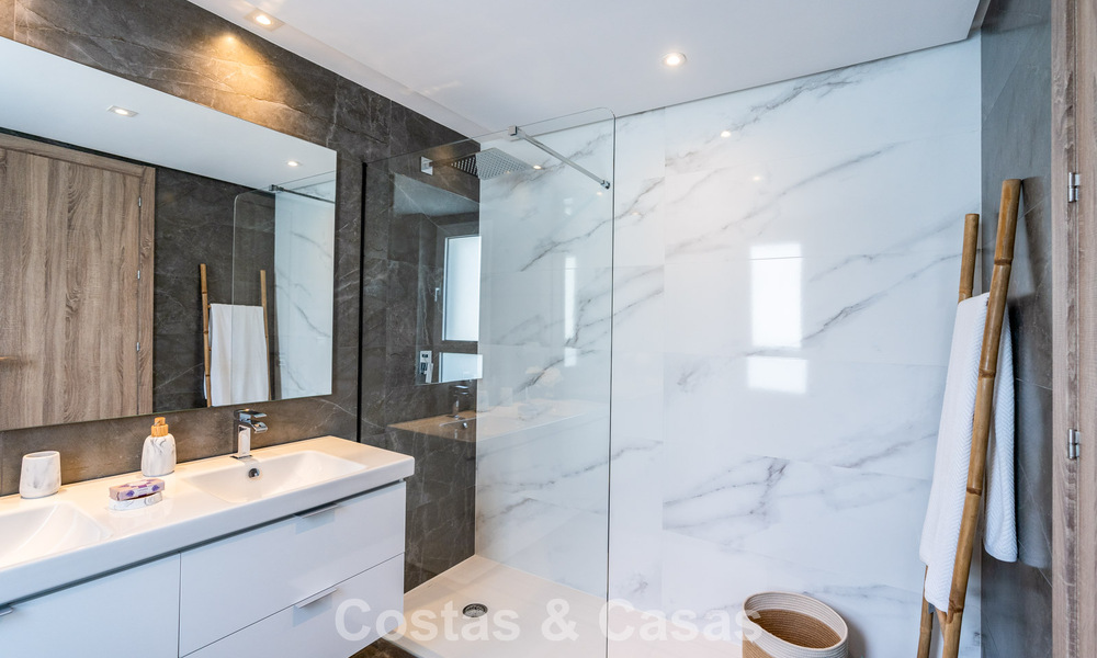 Exclusiva promoción de nuevos apartamentos en primera línea de golf en venta en San Roque, Costa del Sol 60299