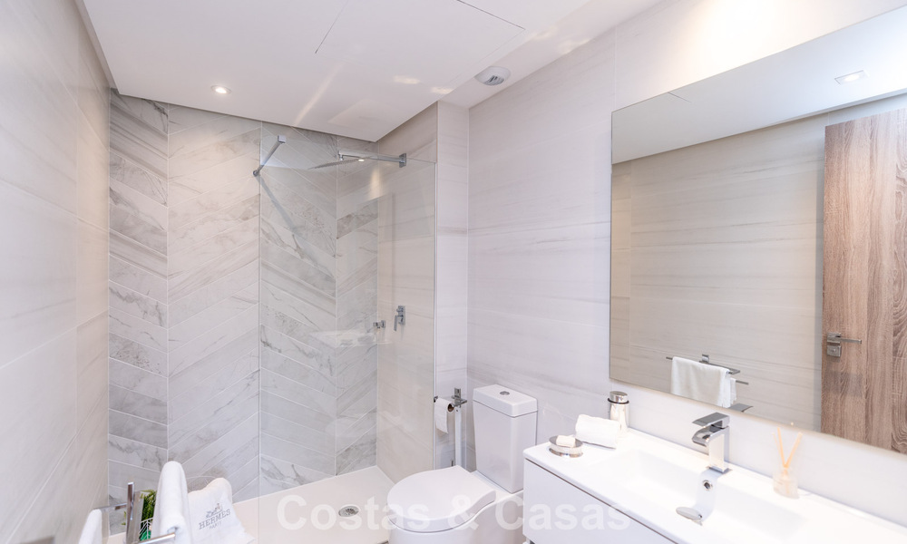 Exclusiva promoción de nuevos apartamentos en primera línea de golf en venta en San Roque, Costa del Sol 60301