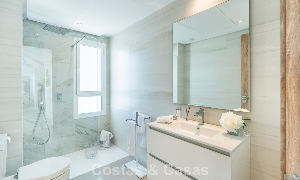 Exclusiva promoción de nuevos apartamentos en primera línea de golf en venta en San Roque, Costa del Sol 60312