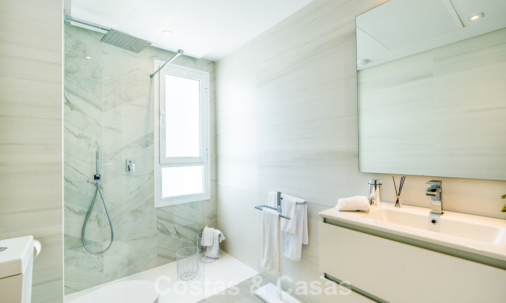 Exclusiva promoción de nuevos apartamentos en primera línea de golf en venta en San Roque, Costa del Sol 60313